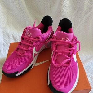 BRAND NEW Nike girls Star Runner 4